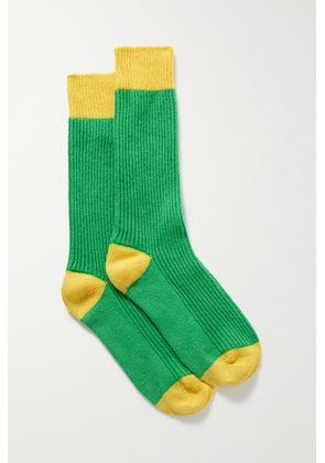 Guest In Residence - Two-tone Ribbed Cashmere Socks - Green - One size