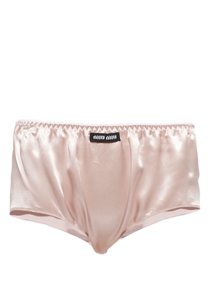 https://cdn-images.milanstyle.com/fit-in/295x420/filters:quality(100)/filters:fill(white)/spree/images/attachments/010/232/679/original/miu-miu-logo-patch-satin-briefs-pink-farfetch-photo.jpg