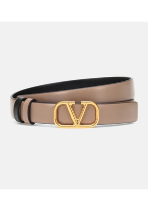 Valentino Garavani VLogo Signature 20 reversible leather belt