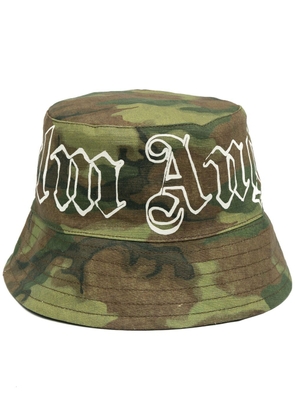 Palm Angels logo-print camouflage bucket hat - Green