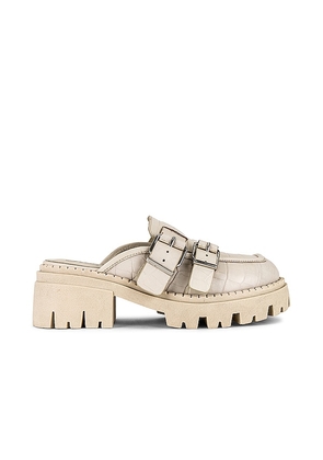 Free People Buckle Lyra Lug Loafer in Cream. Size 39.
