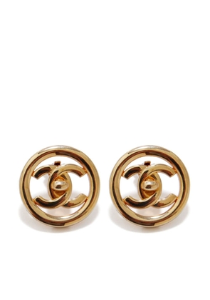Chanel Pre-owned 1995 CC Faux-Pearl Clip-On Earrings - Gold