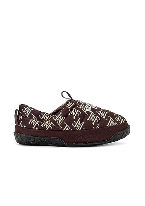 The North Face Nuptse Mule in Coal Brown Tnf Monogram Print & Coal Brown - Chocolate. Size 10 (also in 11, 5, 6, 7, 8, 9).