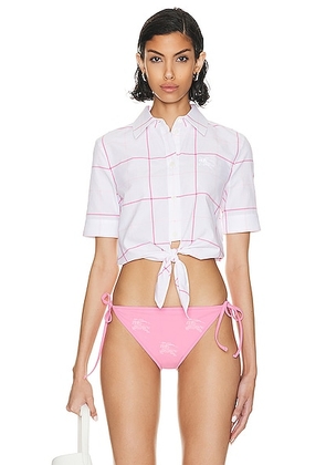Burberry Cropped Shirt in Bubblegum Pink Ip Pattern - White. Size 8 (also in ).