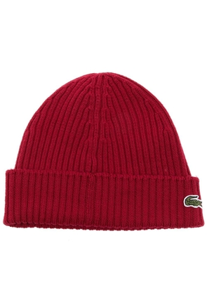 Lacoste logo-patch ribbed-knit beanie - Red