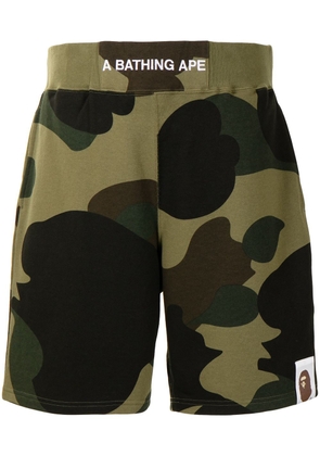A BATHING APE® elasticated waist cargo shorts - Green