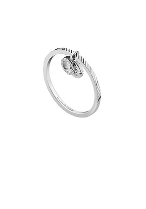 Gucci Running G Ring with GG Charm in White Gold - Metallic Silver. Size 7.5 (also in 6.5, 6.75, 7.25, 8.25).
