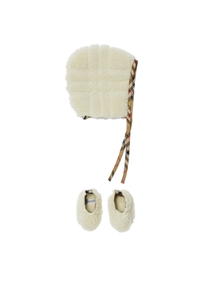 Burberry Kids Fleece Hat And Slippers Gift Set