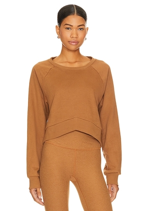 Beyond Yoga Uplift Cropped Pullover Sweatshirt in Tan. Size S, XL, XS.