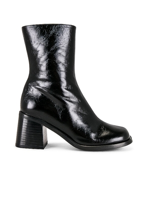 INTENTIONALLY BLANK Mall Boot in Black. Size 36, 37, 38, 39.