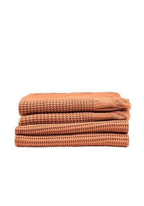 https://cdn-images.milanstyle.com/fit-in/295x420/filters:quality(100)/filters:fill(white)/spree/images/attachments/014/054/219/original/house-no-23-ella-waffle-towel-in-burnt-orange-revolve-photo.jpg