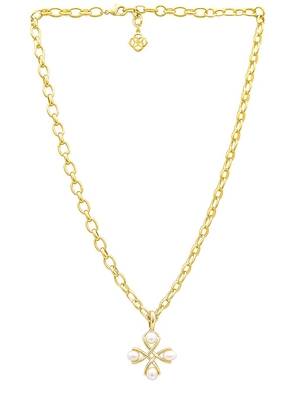Kendra Scott Everleigh Pearl Pendant Necklace in Metallic Gold.