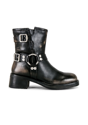 Steve Madden Brixton Boot in Black. Size 10, 6, 6.5, 7, 7.5, 8, 8.5, 9, 9.5.