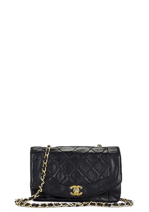 chanel Chanel Quilted Diana Chain Shoulder Bag in Black - Black. Size all.