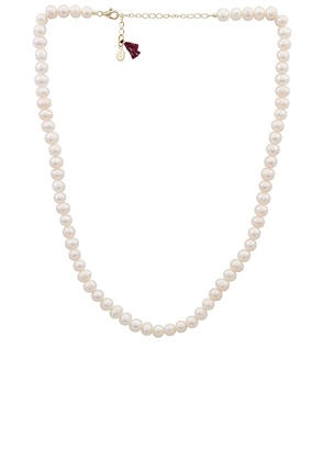 SHASHI Classique Pearl Necklace in Ivory.