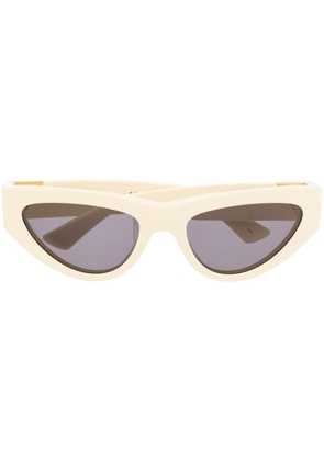 Bottega Veneta Eyewear cat-eye frame sunglasses - Yellow