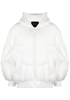 Chen Peng hooded drop-shoulder puffer jacket - White