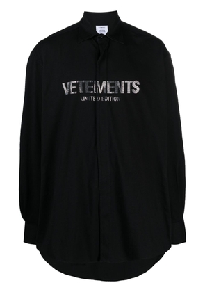 VETEMENTS embellished-logo shirt - Black