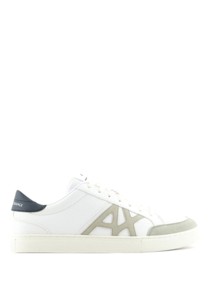 Armani Exchange logo-patch low-top sneakers - White