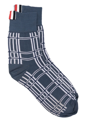 Thom Browne check-jacquard ankle socks - Blue