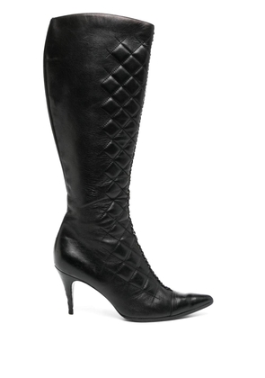 CHANEL Pre-Owned 85mm diamond-quilted chain boots - Black