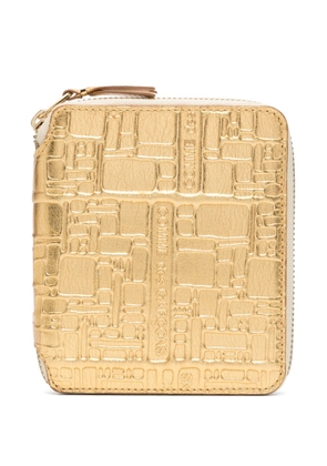 Comme Des Garçons Wallet logo-embossed zip wallet - Gold
