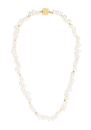 éliou logo-charm freshwater pearl necklace - White