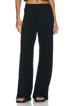 LESET Lauren Pleated Pocket Pant in Black - Black. Size S (also in M, XS).