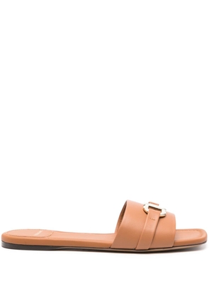 Ferragamo Gancini leather flat sandals - Brown