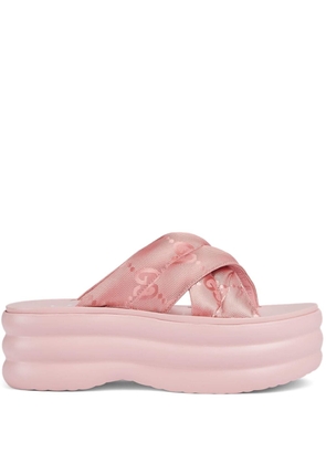 Gucci signature GG-print platform sandals - Pink