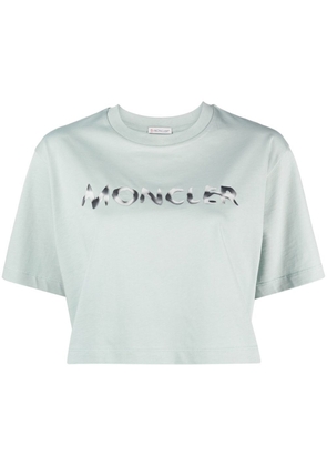 Moncler logo-print cropped T-shirt - Blue