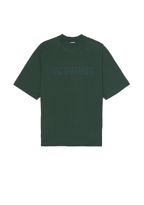 JACQUEMUS Le T-Shirt Typo in Dark Green - Green. Size S (also in L, M).