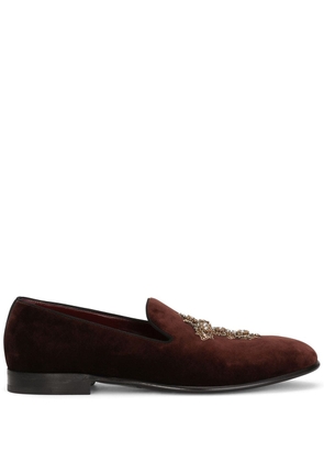 Dolce & Gabbana cross embellished velvet slippers - Red