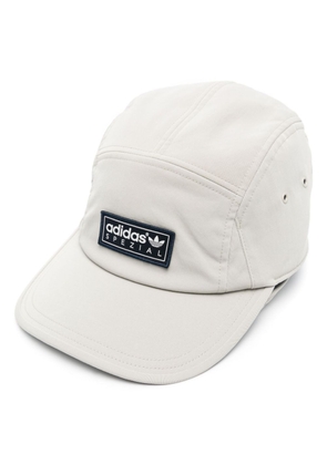 adidas Chilcott logo-patch baseball cap - Neutrals