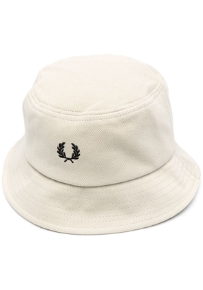 Fred Perry embroidered-logo bucket hat - Neutrals