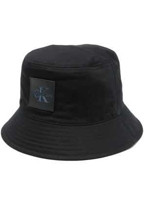Calvin Klein Jeans logo-patch bucket hat - Black