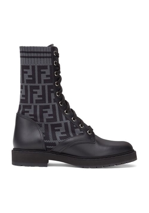 Leather biker boots with stretch fabric