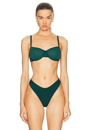 https://cdn-images.milanstyle.com/fit-in/295x420/filters:quality(100)/filters:fill(white)/spree/images/attachments/017/019/614/original/cuup-mesh-plunge-bra-in-serpentine-dark-green-size-32b-also-in-34b-32c-36c-32d-34d-36d-38b-38c-38d-fwrd-photo.jpg