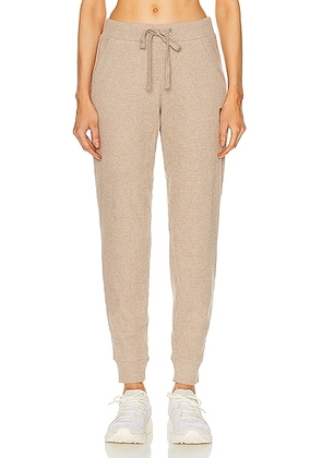 alo Muse Sweatpant in Gravel Heather - Beige. Size L (also in ).