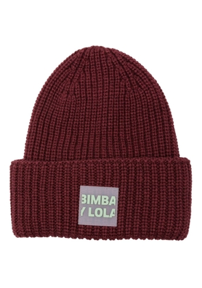 Bimba y Lola logo-patch ribbed-knit beanie - Red