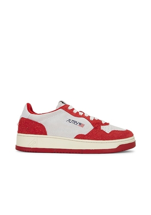 Autry Medalist Low Sneaker in Red. Size 44, 45.