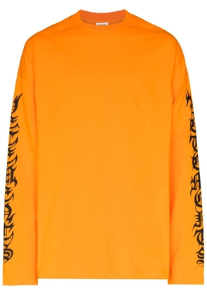 VETEMENTS printed sleeve long-sleeve T-shirt - Orange