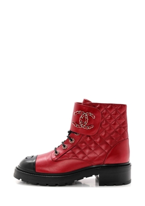 CHANEL Pre-Owned CC diamond-quilted combat boots - Red