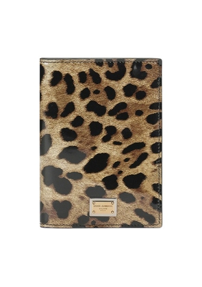 Polished calfskin passport holder with leopard print
