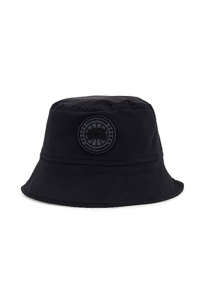 Canada Goose Horizon Reversible Bucket Hat in Black,White. Size L/XL, S/M.