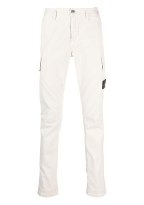 Stone Island Compass-badge tapered cargo trousers - White