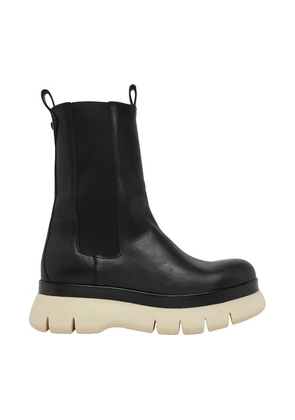 Mecile chelsea boots