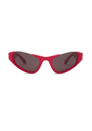 ALAÏA Lettering Logo Cat Eye Sunglasses in Red & Grey - Red. Size all.