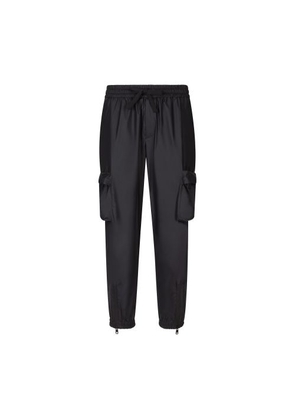 Jogging pants with large pockets