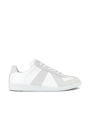 Maison Margiela Replica Low Top Sneakers in Off White - White. Size 40 (also in 40.5, 41, 41.5, 43).